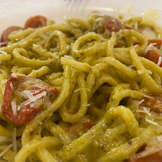 Spaghetti pesto pistachos