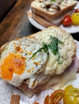 Sándwich Croque Madamme