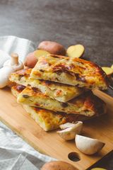 осетинский пирог с картофелем и грибами
