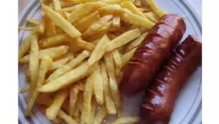 Kiełbasa z Frytkami