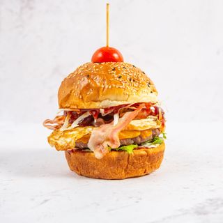 BBQ bacon burger & krumpirići
