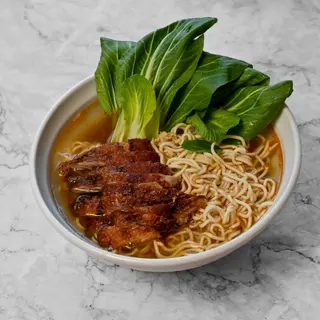 Ramen de pato y verduras