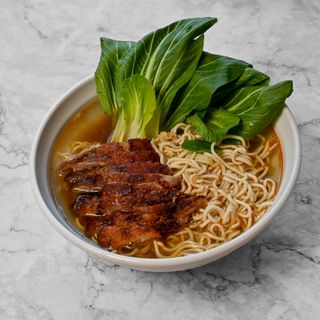 Ramen de pato y verduras