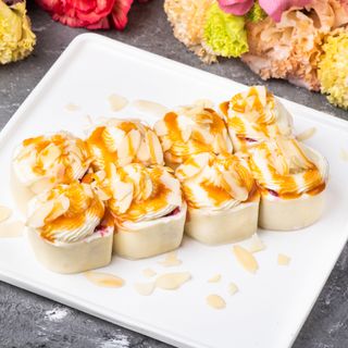 Моті рол з вишневим кремю та бананом