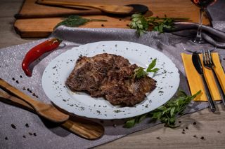 Ceafa de porc la gratar