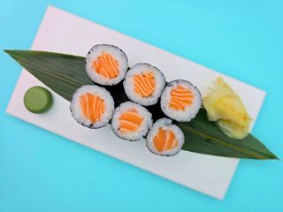 Макі з лососем (110г)