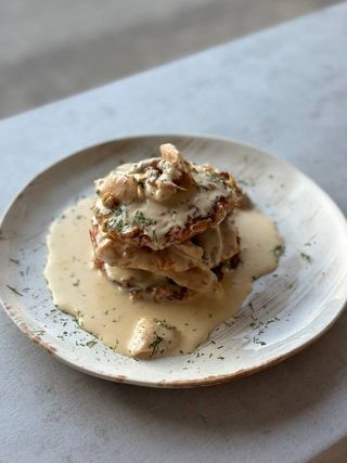 Деруни з куркою та печерицями