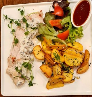 Індичка с гарніром