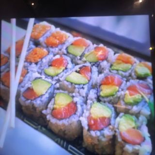 California roll salmón  18 unidad 