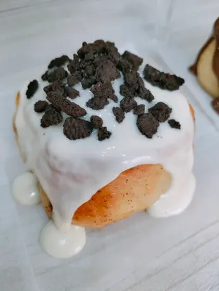 Cinnamon roll con Cioccolato bianco e Oreo 