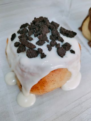 Cinnamon roll con Cioccolato bianco e Oreo 