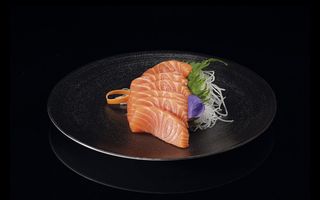 260 Salmon sashimi