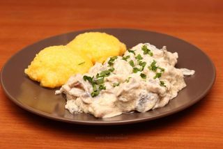 Pui cu smantana si ciuperci