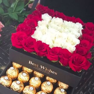Boite fleurs avec chocolat 