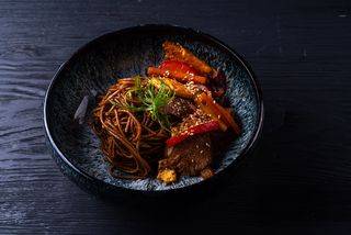 Лапша "по-Сингапурски" с телятиной 