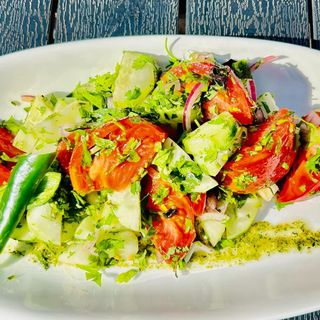 Კიტრი პომიდვრის სალათი კახური ზეთით