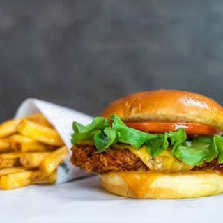 Hamburguesa De Pollo con patatas