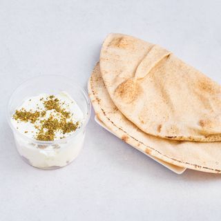 Labna w zestawie  z pitą