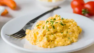 Бъркани яйца с луканка