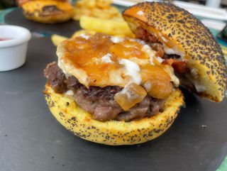 Hamburguesa de angus de queso de cabra (250 gr)