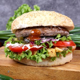 Бургер със свинско кюфте (350г)