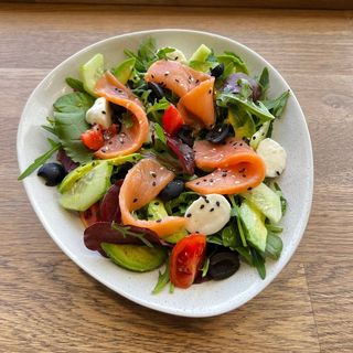 Салат з лососем 