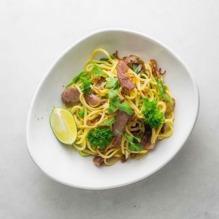 Noodles con cerdo ibérico y bimi