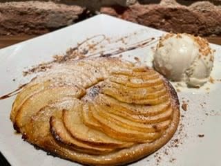 Tarta Fina De Manzana Con Helado De Canela