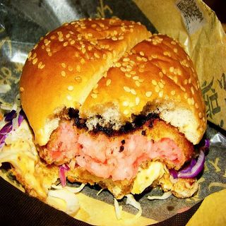 Hamburguesa japonesa con salsa de ostras