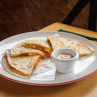 QUESADILLA DE POLLO PIBIL