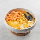 Сырный рамен с креветками