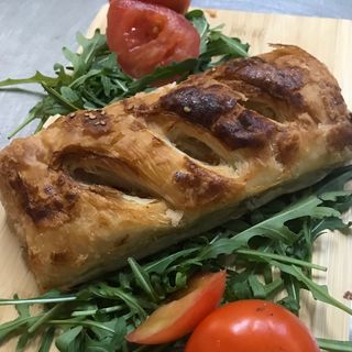 Mattonella salata con emmental, porchetta e salame piccante