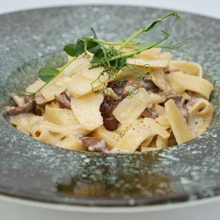 Прясна паста с горски гъби и китайски гъби шийтаке