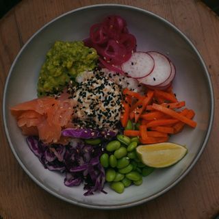 Поке купа със сьомга