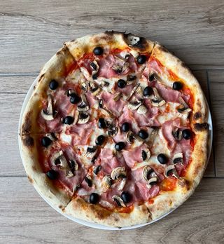 Піца Капрічоза 