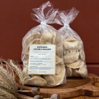 парові з вишнею  (можливе попадання кісточки)(1000г)