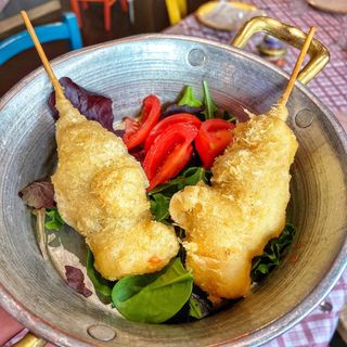 Spiedino di provola e baccalà pastellato