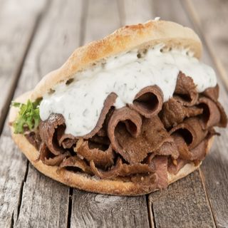 Döner kebab solo carne de ternera y salsa