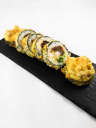 05.Tempura Futomaki z krewetkami w tempurze 6szt.