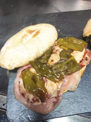 Mollete Serranito