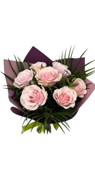 7 trandafiri roz pudră