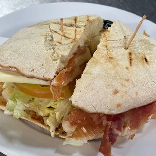 Bocadillo Jamón Serrano con vegetales