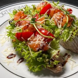 Брускети з лососем 