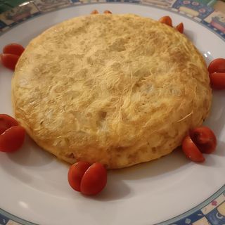 Tortilla Patata Con Cebolla y Queso