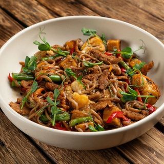 Гречана соба з тофу, соевим м’ясом, овочами та тайською заправкою (300г)