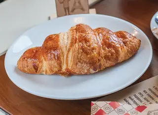 Круасан з абрикосовою начинкою (90г)