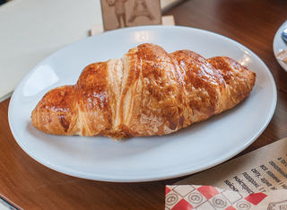 Круасан з абрикосовою начинкою (90г)