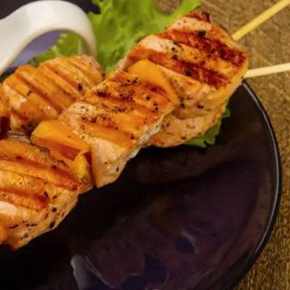 123. Brocheta De Salmón (2 Uds.)