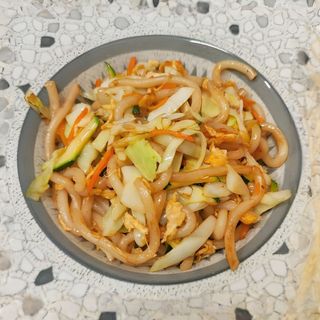 Udon saltato con verdure