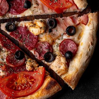  Піца 4 м'яса (600г)